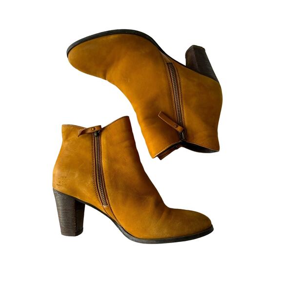 MIA Maddock Block Heel Bootie - Picture 2 of 11